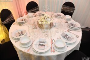 Belišator nudi prateću opremu za venčanja i događaje: stolice, stolove, rasvetu i još mnogo toga. Sve što vam je potrebno za savršen događaj!