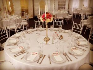 Belišator nudi prateću opremu za venčanja i događaje: stolice, stolove, rasvetu i još mnogo toga. Sve što vam je potrebno za savršen događaj!