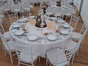 Belišator nudi prateću opremu za venčanja i događaje: stolice, stolove, rasvetu i još mnogo toga. Sve što vam je potrebno za savršen događaj!