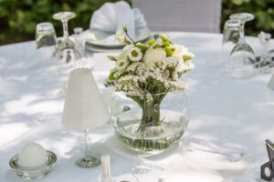 Belišator nudi prateću opremu za venčanja i događaje: stolice, stolove, rasvetu i još mnogo toga. Sve što vam je potrebno za savršen događaj!