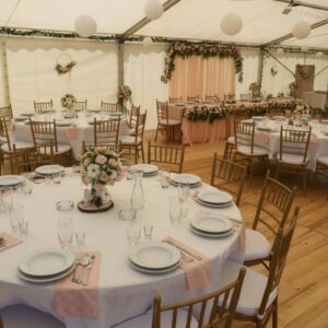 Belišator nudi prateću opremu za venčanja i događaje: stolice, stolove, rasvetu i još mnogo toga. Sve što vam je potrebno za savršen događaj!