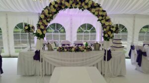 Belišator nudi prateću opremu za venčanja i događaje: stolice, stolove, rasvetu i još mnogo toga. Sve što vam je potrebno za savršen događaj!