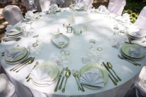 Belišator nudi prateću opremu za venčanja i događaje: stolice, stolove, rasvetu i još mnogo toga. Sve što vam je potrebno za savršen događaj!