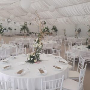 Belišator nudi prateću opremu za venčanja i događaje: stolice, stolove, rasvetu i još mnogo toga. Sve što vam je potrebno za savršen događaj!